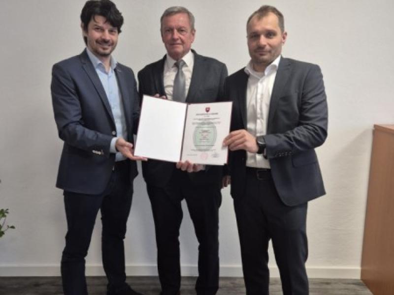 ODOVZDÁVANIE OSVEDČENÍ O ZHODE