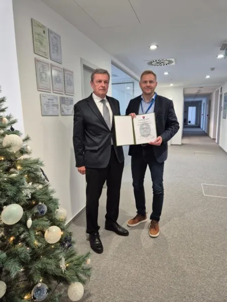 ODOVZDÁVANIE OSVEDČENIA O ZHODE SPOLOČNOSTI FREQUENTIS Solutions Services s.r.o. Bratislava